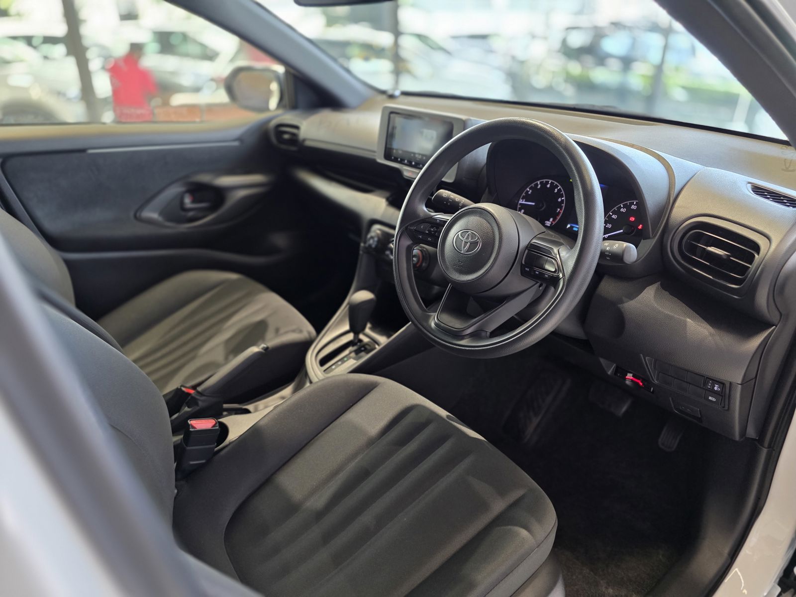 2024 Toyota Yaris X — photo 4